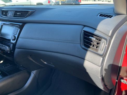 Used 2019 Nissan Rogue SL w/ Premium Package image 30