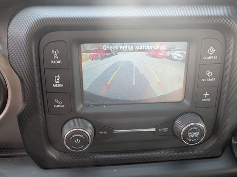 Used 2018 Jeep Wrangler Unlimited Sport image 28