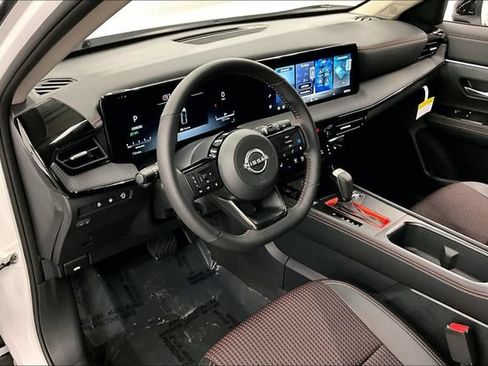 New 2026 Nissan Kicks SR w/ SR Premium Package FWD image 6