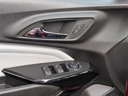 Used 2025 Chevrolet Trax LT w/ LT Convenience Package image 13