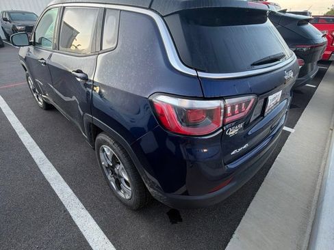 Used 2017 Jeep Compass Limited w/ Navigation Group AWD/4WD image 4