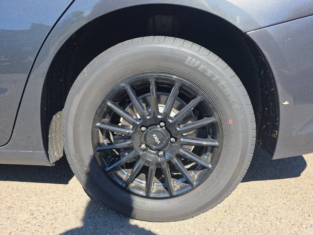 Used 2018 Chevrolet Malibu LT FWD image 12