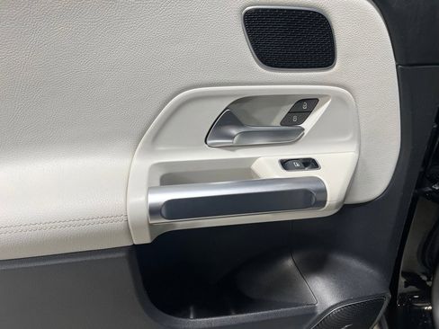 Used 2022 Mercedes-Benz GLB 250 4MATIC image 24