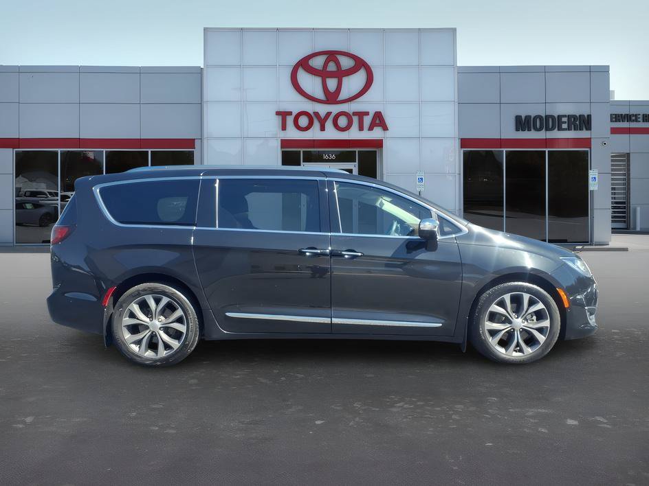 Used 2017 Chrysler Pacifica Limited FWD image 6