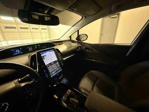 Used 2021 Toyota Prius Prime Limited image 21