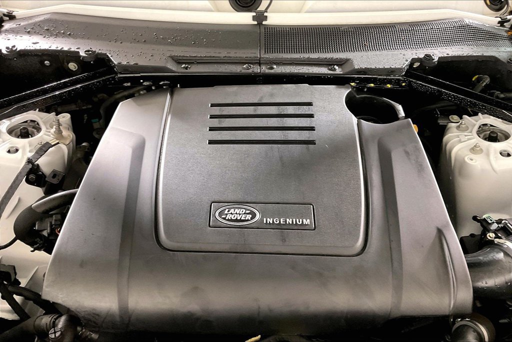 Used 2025 Land Rover Defender 110 S AWD/4WD image 9