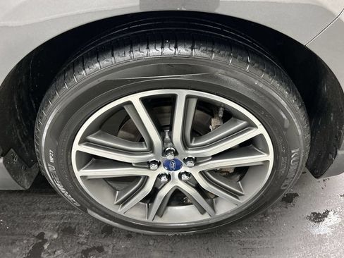 Used 2019 Ford Edge Titanium w/ Cold Weather Package AWD/4WD image 8