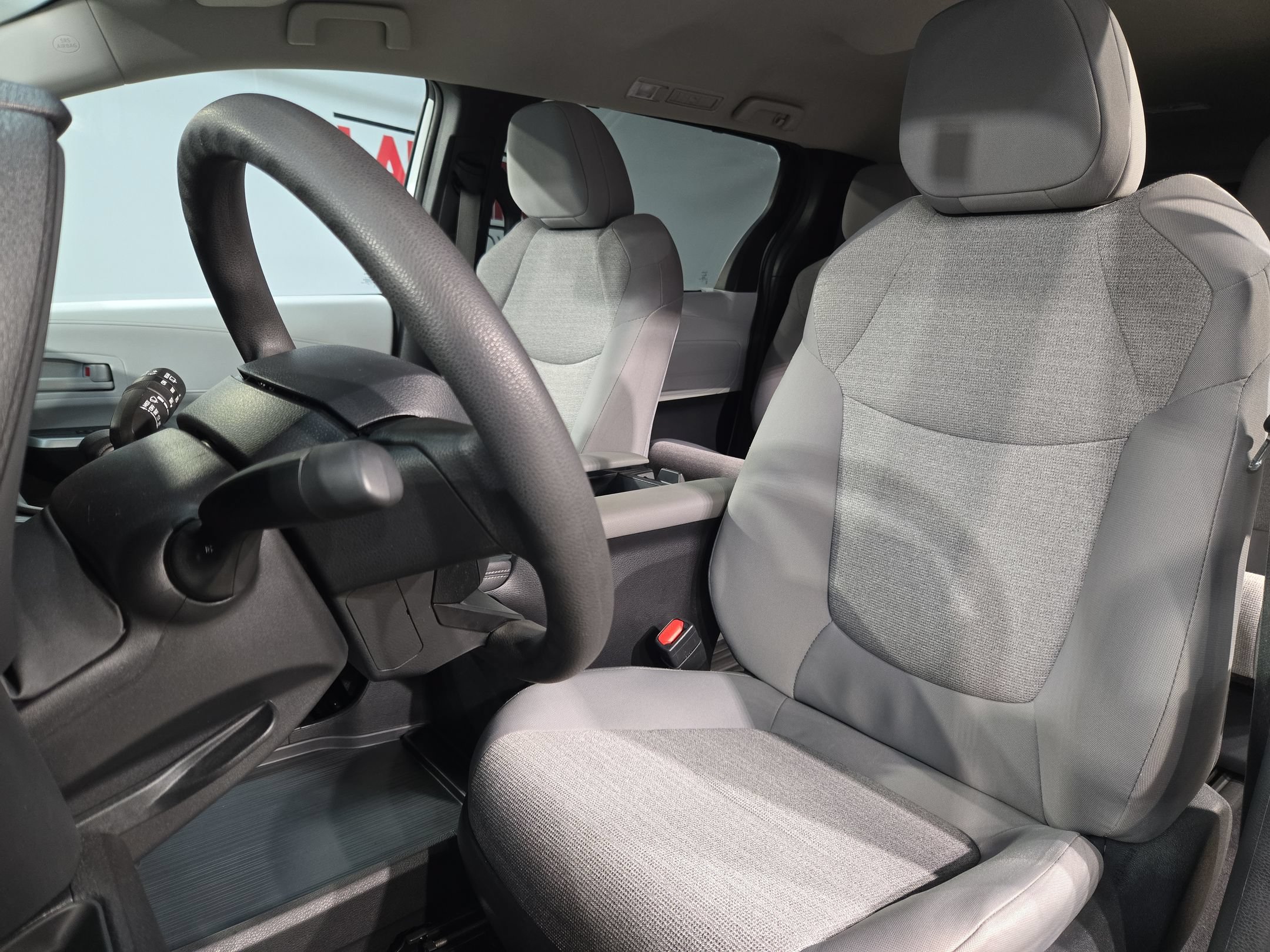 Used 2025 Toyota Sienna LE AWD/4WD image 24