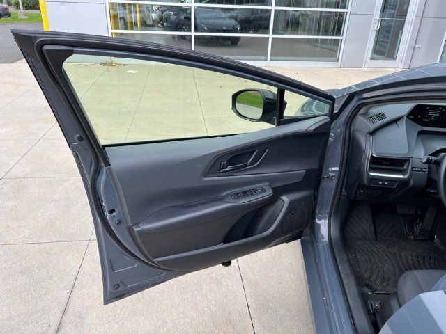 Used 2025 Toyota Prius LE FWD image 27