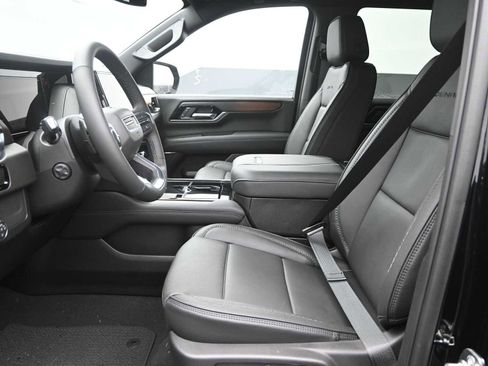New 2026 GMC Yukon Denali image 12