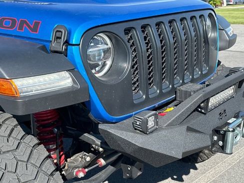 Used 2022 Jeep Gladiator Rubicon w/ LED Lighting Group AWD/4WD image 12