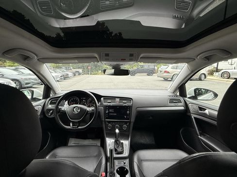 Used 2019 Volkswagen Golf SE image 24