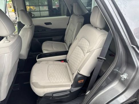 Used 2023 Nissan Pathfinder SV w/ SV Premium Package AWD/4WD image 16