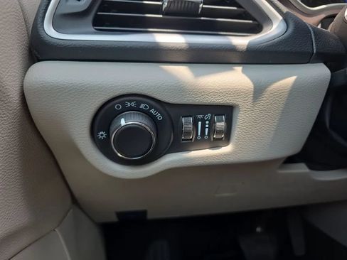 Used 2023 Chrysler Voyager LX FWD image 22