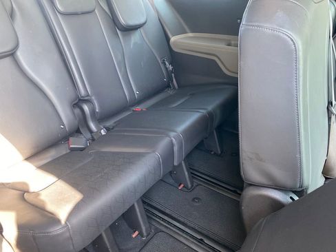 Used 2025 Kia Carnival FWD image 11