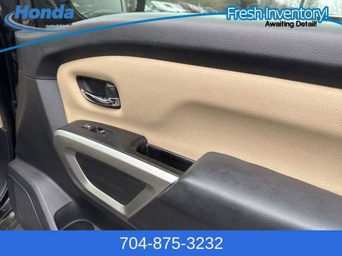 Used 2017 Nissan Titan SV image 13
