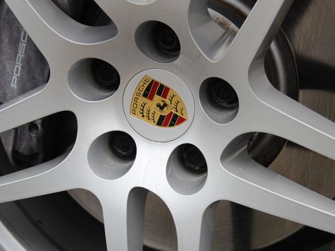 Used 2018 Porsche Macan Sport Edition AWD/4WD image 40