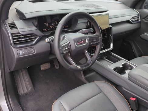 Used 2025 GMC Acadia AT4 w/ Luxury Package AWD/4WD image 9