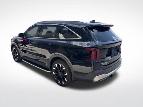 Used 2024 Kia Sorento EX w/ Panoramic Sunroof Package FWD image 9