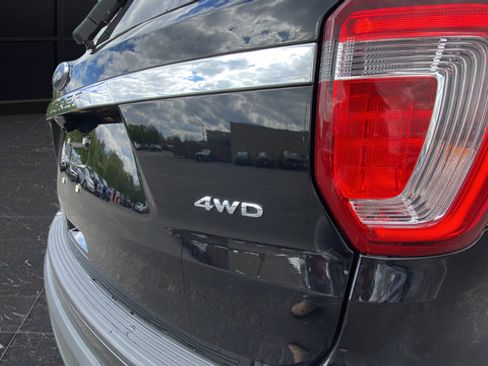 Used 2019 Ford Explorer XLT w/ Equipment Group 202A AWD/4WD image 30