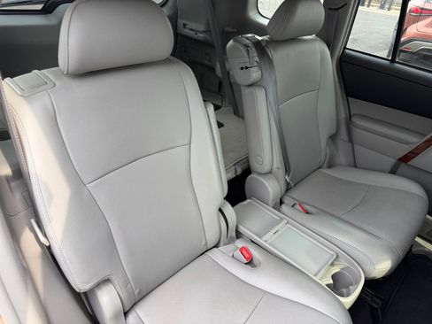 Used 2012 Toyota Highlander Limited w/ Tow Pkg AWD/4WD image 18