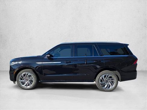 New 2025 Lincoln Navigator Reserve AWD/4WD image 5