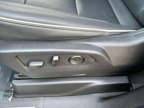Used 2024 GMC Yukon SLT RWD image 14