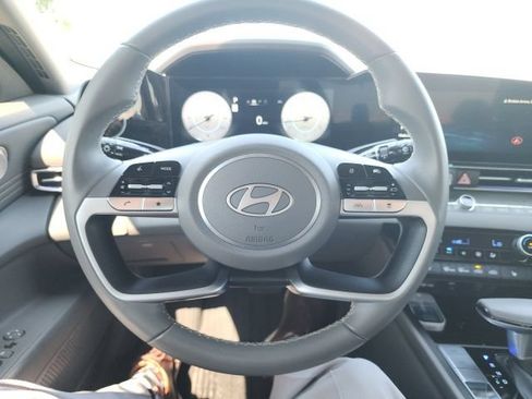 Used 2024 Hyundai Elantra SEL w/ Convenience Package FWD image 10