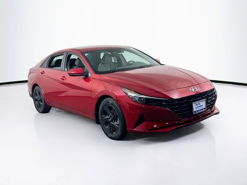 Used 2023 Hyundai Elantra SEL FWD image 3