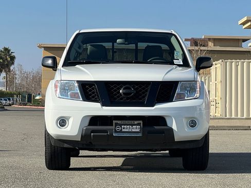 Used 2021 Nissan Frontier SV w/ Midnight Edition Floor Mats image 9