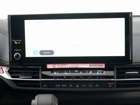 Used 2025 Toyota Sienna XLE Woodland Edition image 36