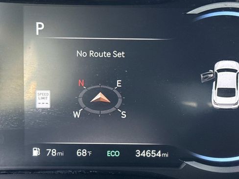 Used 2025 Genesis G70 2.5T image 36