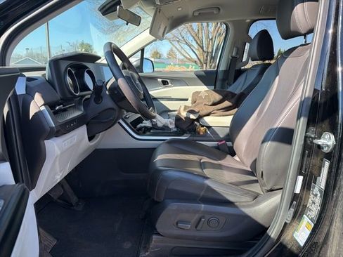 Certified 2024 Kia Carnival LX image 15