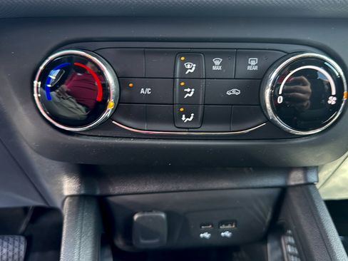 Used 2024 Chevrolet TrailBlazer LS w/ LS Convenience Package FWD image 13