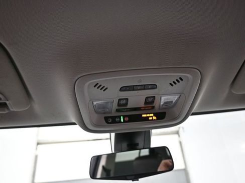 Used 2021 Chevrolet Traverse LT w/ LT Premium Package image 12