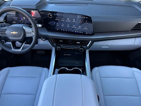 New 2026 Chevrolet Suburban Premier image 12