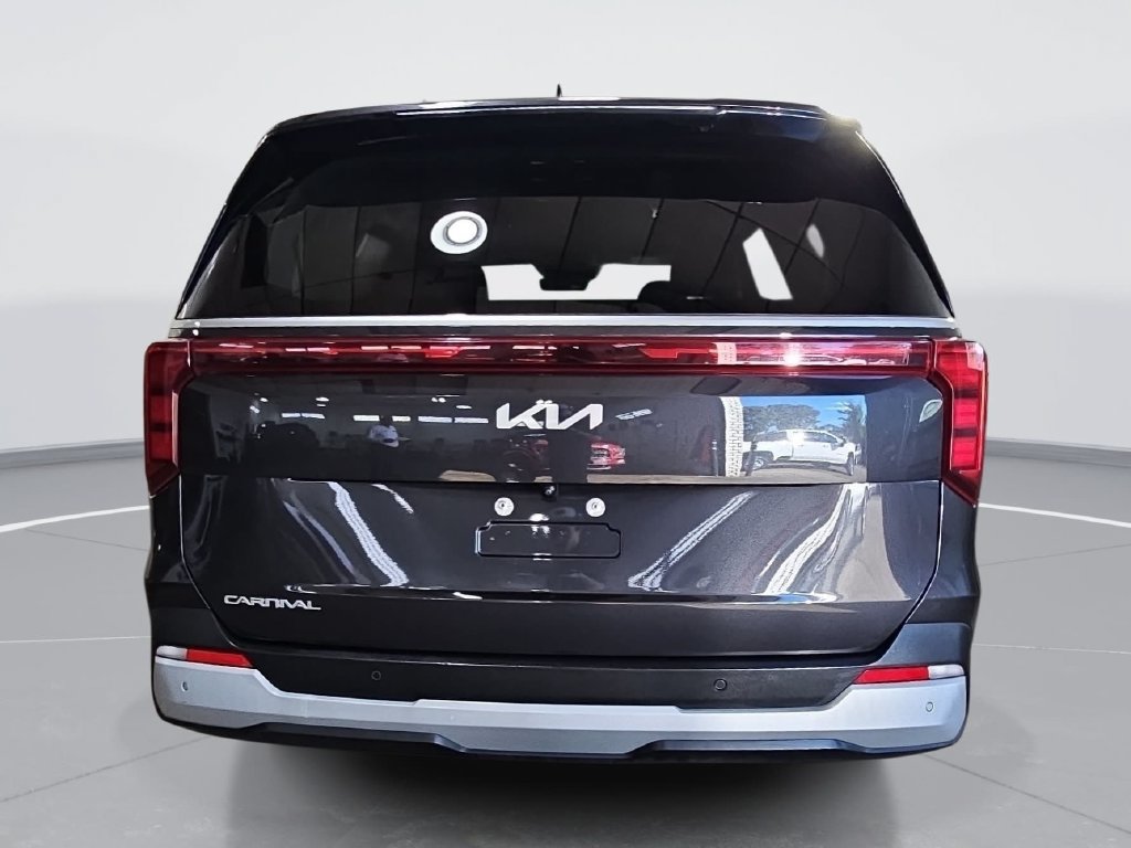 Used 2025 Kia Carnival FWD image 5