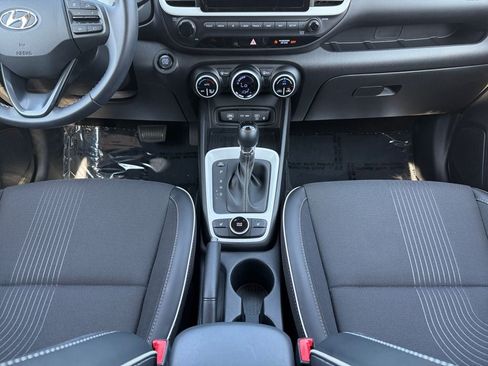 Used 2025 Hyundai Venue Limited FWD image 12
