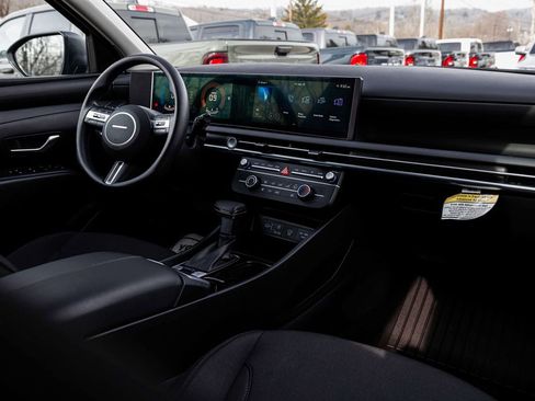 Used 2025 Hyundai Tucson SE image 33