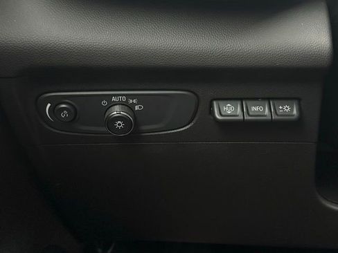 Used 2022 Buick Envision Avenir w/ Technology Package II image 32