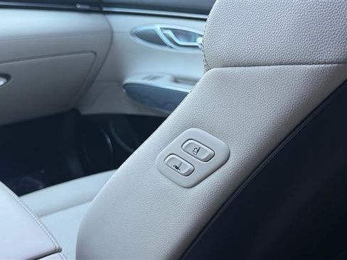 Used 2022 Genesis GV70 2.5T w/ Advanced Package image 23