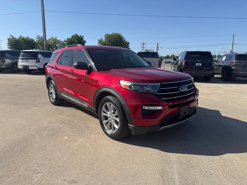Used 2020 Ford Explorer XLT w/ Equipment Group 202A RWD image 4