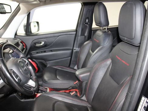 Used 2018 Jeep Renegade Trailhawk AWD/4WD image 12