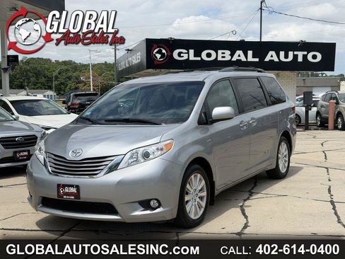 Used 2017 Toyota Sienna XLE Premium w/ Outdoor Package AWD/4WD image 1