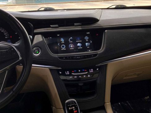 Used 2018 Cadillac XT5 Luxury w/ Driver Awareness Package image 12