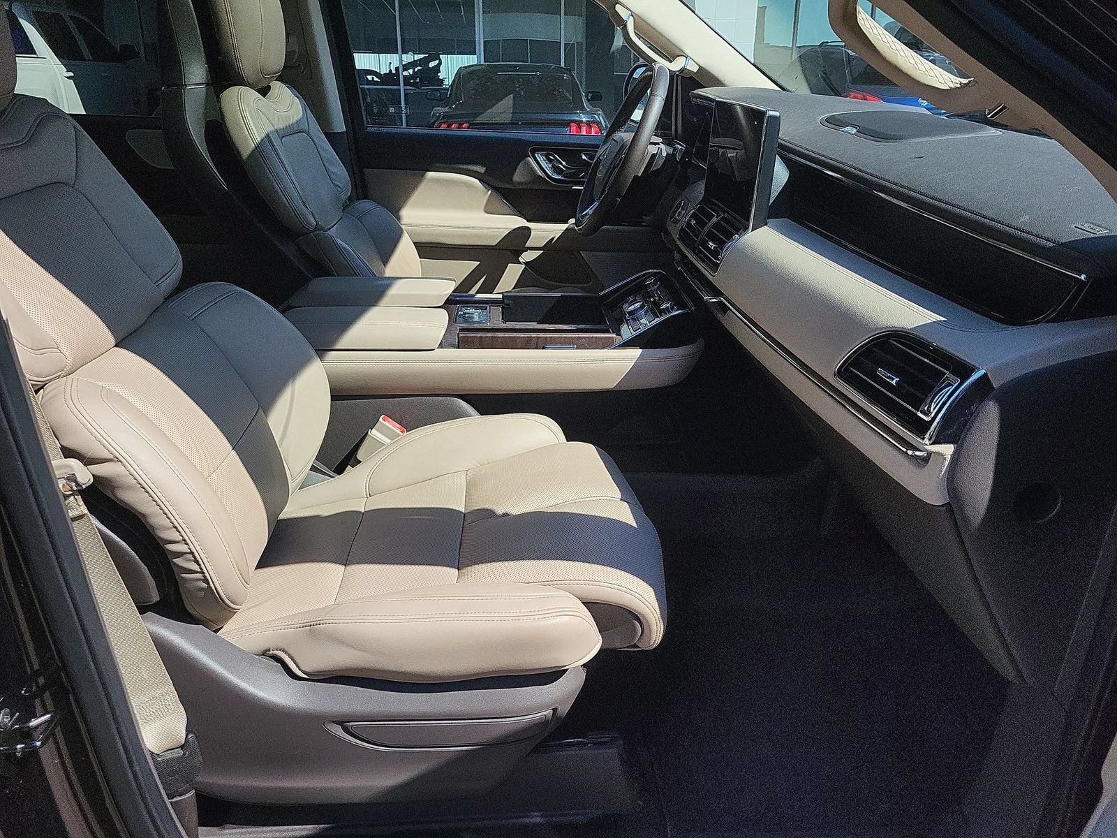 Used 2022 Lincoln Navigator Reserve AWD/4WD image 29