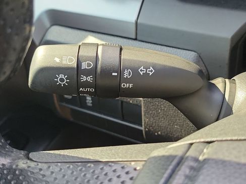 Used 2025 Toyota Tacoma SR5 AWD/4WD image 11