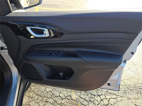 New 2026 Jeep Compass Latitude image 6