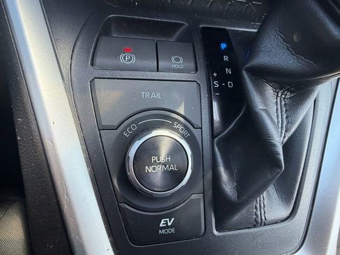 Used 2019 Toyota RAV4 XLE w/ Convenience Package AWD/4WD image 25