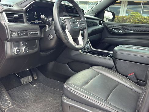 Used 2023 GMC Yukon Denali RWD image 13